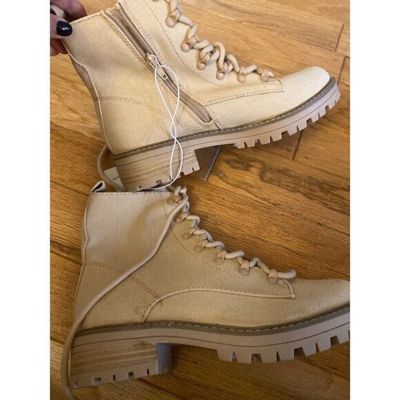 NWT Universal Thread women's Beige Canvas Lace-Up Ankle Boots Side Zipper 9.5 - Picture 3 of 7
